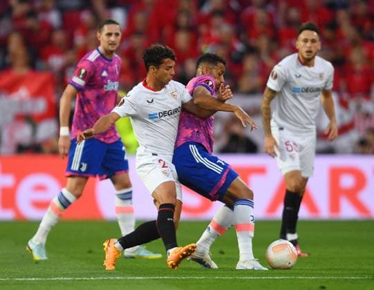 Photo Juan Jos& xe8; Ubeda LaPresse May 18, 2023 - Sevilla, Spain - Soccer - Siviglia Vs FC Juventus - UEFA Europa League 2022 2023 semi final second leg - Stadio Ram& xf3;n S& xe1;nchez Pizju& xe1;n. In the photo: Oliver Torres (Siviglia) and Danilo (Juventus)  Copyright: xJuanxJos& xe8;xUbeda LaPresse Jux