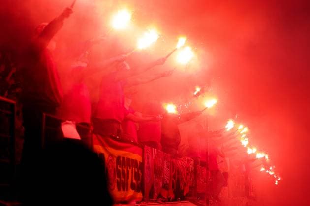 18 05 2023, Football, 2022 2023 season, UEFA Europa League, Semifinals, UEL, Bayer 04 Leverkusen AS Rome, BAyer Leverkusen fans set off pyrotechnics at the start of the 2 half, the game is then interrupted, Leverkusen BayArena NRW Germany xRHR PHOTO ENx Copyright: RHR-FOTO DennisxEwertx RHR-FOTO DE