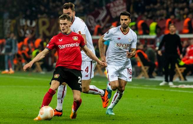 18 05 2023, GER, soccer, men, UEFA, soccer Europa League, semifinals, second leg, season 2022 2023, TSV Bayer 04 Leverkusen AS Rome Florian Wirtz TSV Bayer 04 Leverkusen, front against Bryan Cristante AS Rome, back and Zeki Celik AS Rome, re Leverkusen BayArena Nordrhein Westfalen Germany.