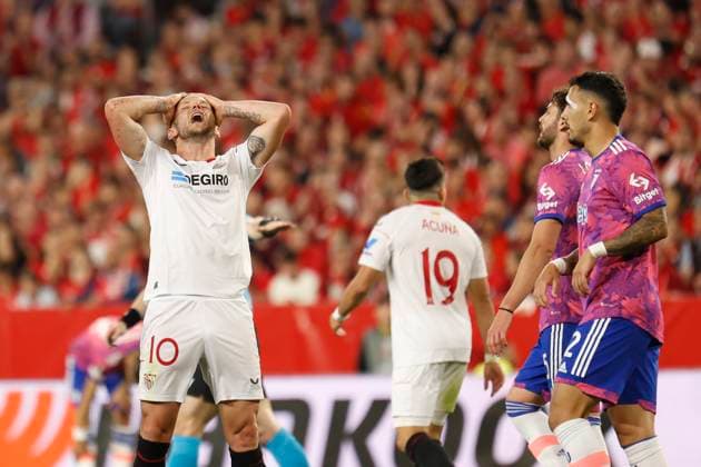 May 18, 2023, Seville, Spain: IVAN RAKITIC of Sevilla (L) laments after missing a chance at goal during the Europa League Semi-finals (2nd leg) soccer match between Sevilla FC and Juventus at the Ramon Sanchez Pizjuan Stadium Seville Spain - ZUMAa142 20230518_zap_a142_019 Copyright: xDanielxGonzalezxAcunax