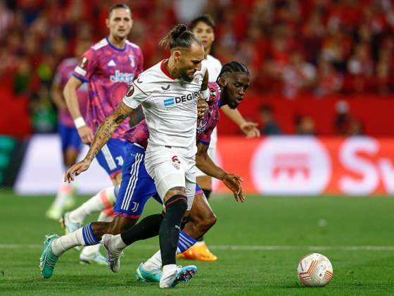 Mandatory Credit: Photo by Pressinphoto Shutterstock (13919470x) Nemanja Gudelj of Sevilla FC and Samuel Iling Junior of Juventus Sevilla FC V Juventus, UEFA Europa League, Semi-Finals, 2nd leg. Football, Ramon Sanchez Pizjuan Stadium, Sevilla, Spain - 18 May 2023 Editorial use only Sevilla FC V Juventus, UEFA Europa League, Semi-Finals, 2nd leg. Football, Ramon Sanchez Pizjuan Stadium, Sevilla, Spain - 18 May 2023 Editorial use only Copyright: xPressinphoto Shutterstockx 13919470x