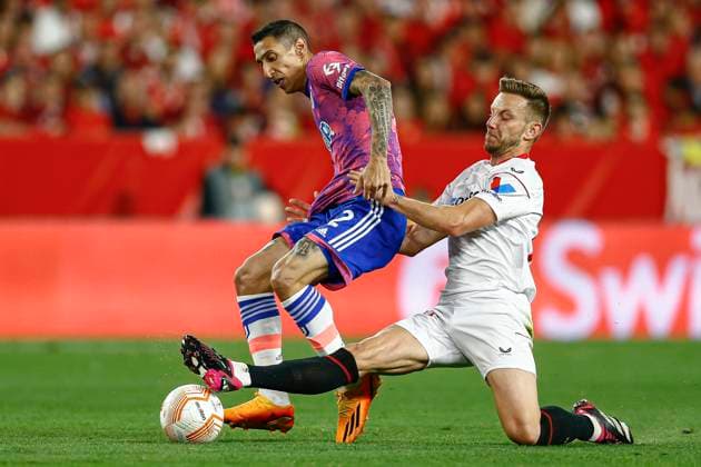 ESP: Sevilla FC-Juventus. UEFA Europa League Angel Di Maria of Juventus and Ivan Rakitic of Sevilla FC during the UEFA Europa League match, Semi-Finals, 2nd leg between Sevilla FC and Juventus played at Ramon Sanchez Pizjuan Stadium on May 18, 2023 in Sevilla, Spain. kpng Copyright: xAntonioxPozox xPRESSINPHOTOx AP_230518_054