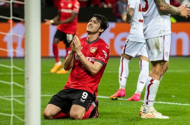 18 05 2023, GER, Football, Men, UEFA, Football Europa League, Semifinals, Second leg, 2022 2023 season, TSV Bayer 04 Leverkusen AS Roma Sardar Azmoun TSV Bayer 04 Leverkusen is disappointed after missing a goal-scoring opportunity Leverkusen BayArena Nordrhein Westfalen Germany