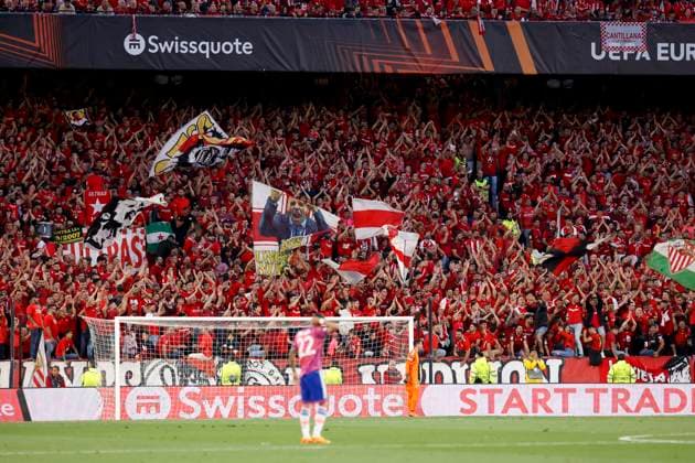 May 18, 2023, Seville, Spain: Fans of Sevillain action during the Europa League Semi-finals (2nd leg) soccer match between Sevilla FC and Juventus at the Ramon Sanchez Pizjuan Stadium Seville Spain - ZUMAa142 20230518_zap_a142_007 Copyright: xDanielxGonzalezxAcunax