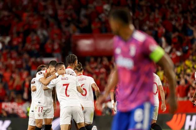 May 18, 2023, Seville, Spain: Players of Sevilla celebrate after SUSO scories 1-1 during the Europa League Semi-finals (2nd leg) soccer match between Sevilla FC and Juventus at the Ramon Sanchez Pizjuan Stadium Seville Spain - ZUMAa142 20230518_zap_a142_025 Copyright: xDanielxGonzalezxAcunax