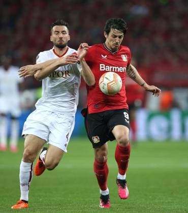 Bayer 04 Leverkusen v AS Roma, UEFA Europa League, Semi finals, 2nd leg, Bay Arena, Cologne, Germany, 18th May 2023 Sardar Azmoun of Bayer Leverkusen battles Bryan Cristante of Roma. - Bayer 04 Leverkusen v AS Roma, UEFA Europa League, Semi finals, 2nd leg, Bay Arena, Cologne, Germany. - 18th May 2023. Cologne Bay Arena Germnay Copyright: xDanxWeirx CP_Bayer_Leverkusen_AS_Roma_34