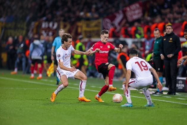 18 05 2023, Football, 2022 2023 season, UEFA Europa League, Semifinals, UEL, Bayer 04 Leverkusen AS Rome, v l Edoardo Bove AS Rome , Florian Wirtz Bayer 04 Leverkusen , Zeki Celik AS Rome , Leverkusen BayArena NRW Germany xRHR PHOTO DEx Copyright: RHR-FOTO DennisxEwertx RHR-FOTO DE