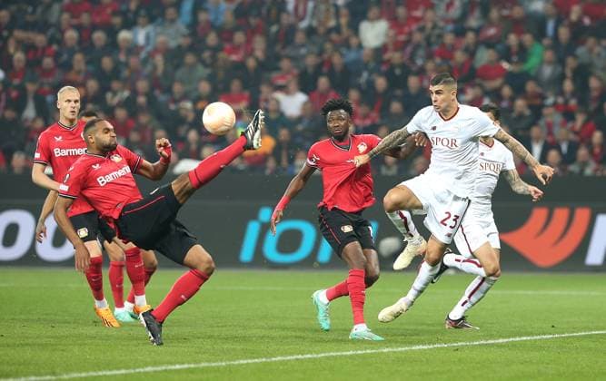18 05 2023, Football UEFA Europa League 2022 2023, Semifinal, Bayer 04 Leverkusen AS Roma, at BayArena Leverkusen L R Jonathan Tah Bayer Leverkusen and Edmond Tapsoba Bayer Leverkusen vs Gianluca Mancini AS Roma DFL and DFB regulations prohibit any use of photographs as image sequences and or quasi video
