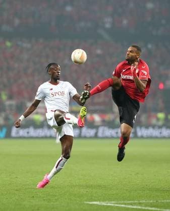 18 05 2023, Football UEFA Europa League 2022 2023, Semifinal, Bayer 04 Leverkusen AS Roma, at BayArena Leverkusen L R Tammy Abraham AS Roma vs Jonathan Tah Bayer Leverkusen DFL and DFB regulations prohibit any use of photographs as image sequences and or quasi video