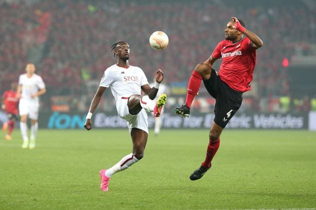 18 05 2023, Football UEFA Europa League 2022 2023, Semifinal, Bayer 04 Leverkusen AS Roma, at BayArena Leverkusen L R Tammy Abraham AS Roma vs Jonathan Tah Bayer Leverkusen DFL and DFB regulations prohibit any use of photographs as image sequences and or quasi video