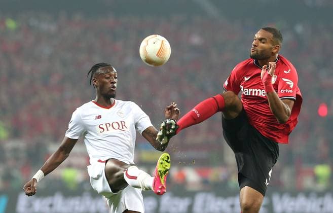 18 05 2023, Football UEFA Europa League 2022 2023, Semifinal, Bayer 04 Leverkusen AS Roma, at BayArena Leverkusen L R Tammy Abraham AS Roma vs Jonathan Tah Bayer Leverkusen DFL and DFB regulations prohibit any use of photographs as image sequences and or quasi video