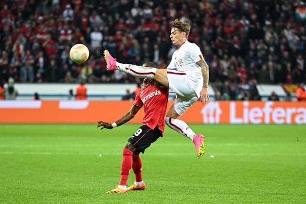 GER, Europa League, Semifinal, Bayer 04 Leverkusen AS Rom 18 05 2023, BayArena , Leverkusen , GER, Europa League, Semifinal, Bayer 04 Leverkusen AS Rom in picture picture shows Moussa Diaby Bayer Leverkusen 19 l and Nicola Zalewski AS Rom 59 r fight for the ball nordphotoxGmbHx xTeresaxKroeger nordphoto00008