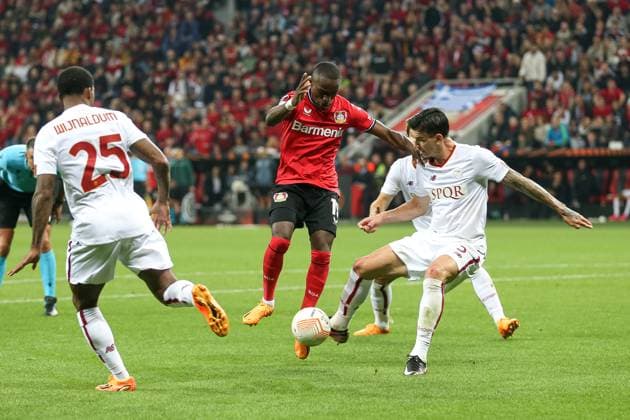 Germany, Leverkusen, 18 05 2023, BayArena, Bayer 04 Leverkusen AS Rom Uefa Europa Leaque, Moussa Diaby Bayer 04 Bayer 04 Leverkusen and Roger Ibanez AS Rom battle for the ball Leverkusen BayArena North Rhine Westfalia Germany  eu-images-678