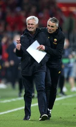18 05 2023, Football UEFA Europa League 2022 2023, Semifinal, Bayer 04 Leverkusen AS Roma, at BayArena Leverkusen final cheer coach Jose Mourinho li , AS Rom DFL and DFB regulations prohibit any use of photographs as image sequences and or quasi video