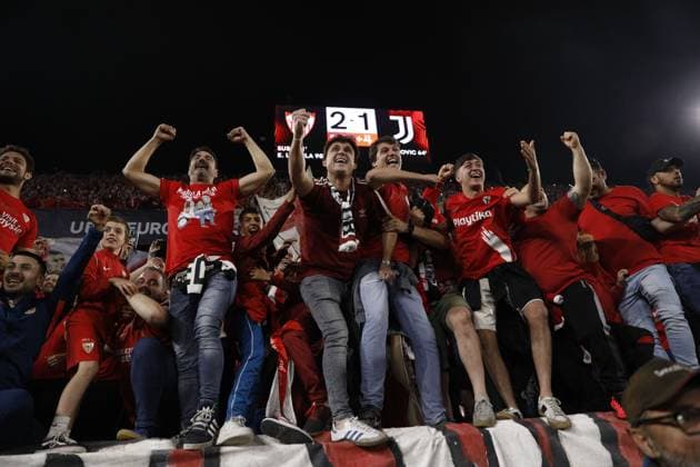 Mandatory Credit: Photo by Pressinphoto Shutterstock (13919470bd) Sevilla FC fans celebrating the victory at full time Sevilla FC V Juventus, UEFA Europa League, Semi-Finals, 2nd leg. Football, Ramon Sanchez Pizjuan Stadium, Sevilla, Spain - 18 May 2023 Editorial use only Sevilla FC V Juventus, UEFA Europa League, Semi-Finals, 2nd leg. Football, Ramon Sanchez Pizjuan Stadium, Sevilla, Spain - 18 May 2023 Editorial use only  Copyright: xPressinphoto Shutterstockx 13919470bd