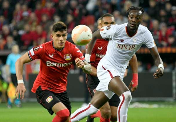 BayArena Leverkusen, 18 5 2023 Football Europa League semifinal second leg Bayer 04 Leverkusen B04, red vs AS Roma ASR, white Piero Hincapie B04 , Tammy Abraham ASR UEFA REGULATIONS PROHIBIT ANY USE OF PHOTOGRAPHS AS IMAGE SEQUENCES AND OR QUASI VIDEO