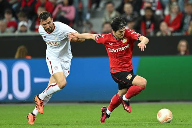 18 05 2023, xjhx, football UEFA Europa League, Bayer 04 Leverkusen AS Rom emspor, v l Bryan Cristante AS Rom Sardar Azmoun Bayer Leverkusen duel, action, battle for the ball UEFA REGULATES PROHIBIT ANY USE OF PHOTOGRAPHS AS IMAGE SEQUENCES AND OR QUASI VIDEO Leverkusen