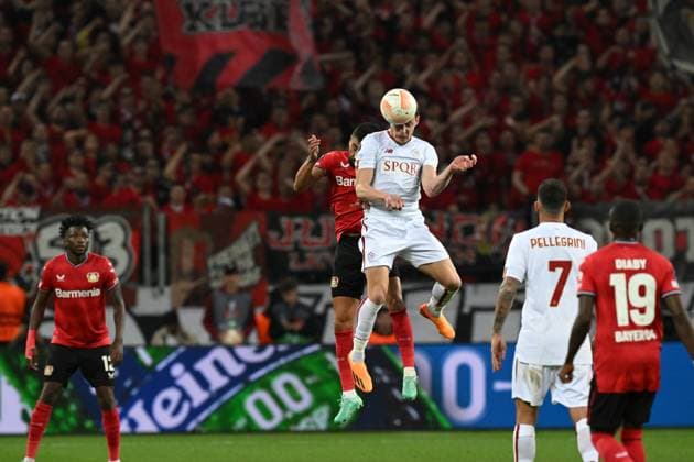 18 05 2023, xjhx, football UEFA Europa League, Bayer 04 Leverkusen AS Rom emspor, v l Kerem Demirbay Bayer Leverkusen Andrea Belotti AS Rom duel, action, battle for the ball UEFA REGULATES PROHIBIT ANY USE OF PHOTOGRAPHS AS IMAGE SEQUENCES AND OR QUASI VIDEO Leverkusen