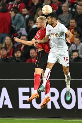 18 05 2023, xjhx, football UEFA Europa League, Bayer 04 Leverkusen AS Rom emspor, v l Mitchel Bakker Bayer Leverkusen Zeki Celik AS Rom duel, action, battle for the ball UEFA REGULATES PROHIBIT ANY USE OF PHOTOGRAPHS AS IMAGE SEQUENCES AND OR QUASI VIDEO Leverkusen