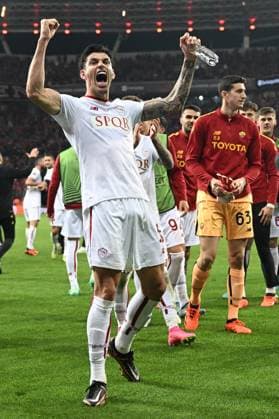 18 05 2023, xjhx, football UEFA Europa League, Bayer 04 Leverkusen AS Rome emspor, v l jubilation joy of reaching the final at AS Rome Roger Ibanez AS Rome UEFA REGULATES PROHIBIT ANY USE OF PHOTOGRAPHS AS IMAGE SEQUENCES AND OR QUASI VIDEO Leverkusen