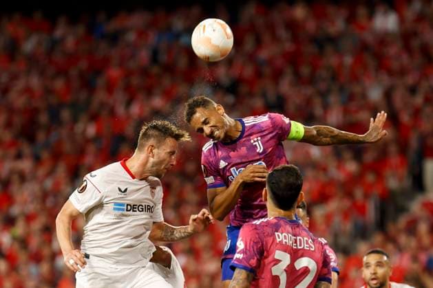 May 18, 2023, Seville, Spain: IVAN RAKITIC of Sevilla (R) fights for the ball during the Europa League Semi-finals (2nd leg) soccer match between Sevilla FC and Juventus at the Ramon Sanchez Pizjuan Stadium. Seville Spain - ZUMAa142 20230518_zap_a142_028 Copyright: xDanielxGonzalezxAcunax