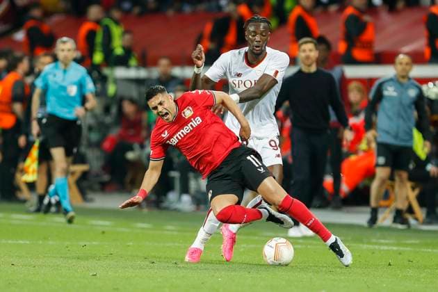 Tammy ABRAHAM AS Roma, 9 foult Nadiem AMIRI Bayer 04 Leverkusen, 11 Leverkusen, Football UEFA Europa League Semi Final, Bayer 04 Leverkusen AS Roma, 18 05 2023, BayArena, Leverkusen UEFA regulations prohibit any use of photographs as image sequences and or quasi video Â