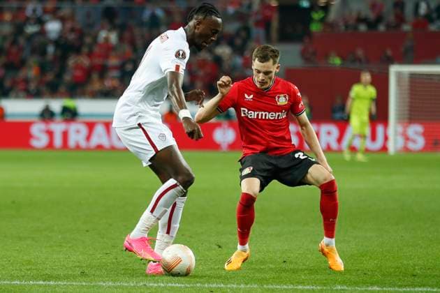 Tammy ABRAHAM AS Rom, 9 , Florian WIRTZ Bayer 04 Leverkusen, 27 Leverkusen, Football UEFA Europa League Semi Final, Bayer 04 Leverkusen AS Rom, 18 05 2023, BayArena, Leverkusen UEFA regulations prohibit any use of photographs as image sequences and or quasi video Â