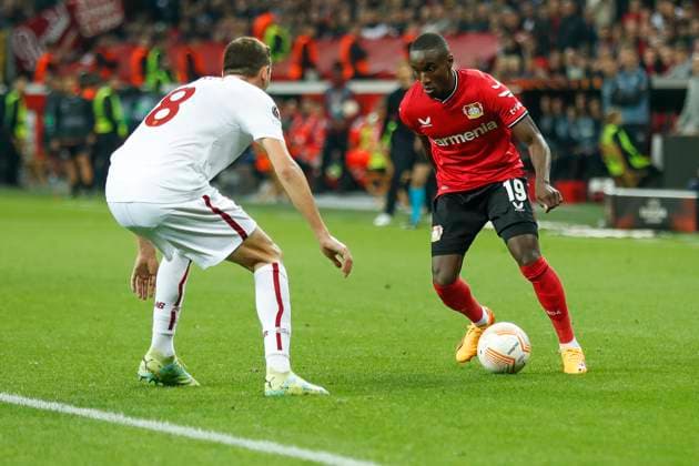 Moussa DIABY Bayer 04 Leverkusen, 19 , Nemanja MATIC AS Roma, 8 Leverkusen, Football UEFA Europa League Semi Final, Bayer 04 Leverkusen AS Roma, 18 05 2023, BayArena, Leverkusen UEFA regulations prohibit any use of photographs as image sequences and or quasi video Â