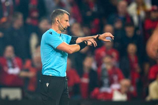 Soccer Europa League, 2022 2023 season, semi-finals, Bayer 04 Leverkusen AS Rome on 18 05 2023 in Leverkusen North Rhine Westphalia referee Slavko Vincic Slovenia gestures, Copyright: xChristopherxNeundorfx xKirchnerxMediax