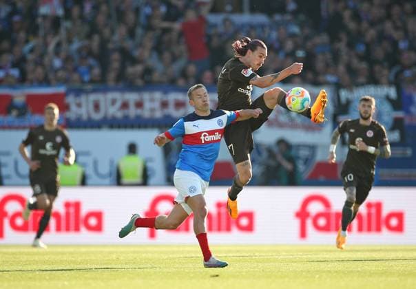 19 05 2023, Football 2 Bundesliga 2022 2023, 33 Matchday, Holstein Kiel FC St Pauli , at Holstein Stadion Kiel L R Lewis Holtby Holstein Kiel vs Jackson Irvine FC St Pauli DFL and DFB regulations prohibit any use of photographs as image sequences and or quasi video