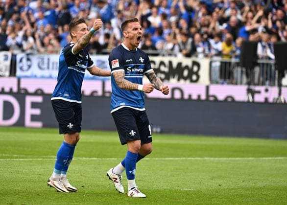 19 05 2023, xfux, football 2 Bundesliga, SV Darmstadt 98 1 FC Magdeburg, emonline, emspor, v l Marvin Mehlem SV Darmstadt 98 , goal scorer goal scorer Phillip Tietz SV Darmstadt 98 Torjubel, Jubel, Goal celebration, celebrate the goal to 1 0 jubelnd bejubeln jubeln jubeln DFL DFB REGULATIONS PROHIBIT ANY USE OF PHOTOGRAPHS AS IMAGE SEQUENCES AND OR QUASI VIDEO Licensing of the photographic work to SV Darmstadt 1898 e V and subsidiaries is not permitted NO release of or sale to SV Darmstadt 1898 e V Darmstadt