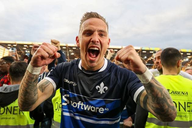Darmstadt, 19 May 2024 Football 2 Bundesliga SV Darmstadt 98 1 FC Magdeburg v l , Phillip Tietz SV Darmstadt 98 cheer cheers after end of match DFL DFB REGULATES PROHIBIT ANY USE OF PHOTOGRAPHS as IMAGE SEQUENCES and or QUASI VIDEO Copyright: JoaquimxFerreira