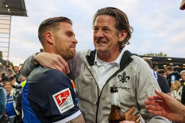 Darmstadt, 19 May 2024 Football 2 Bundesliga SV Darmstadt 98 1 FC Magdeburg v l , Tobias Kempe SV Darmstadt 98 and Carsten Wehlmann SV Darmstadt 98 cheer after the end of the game DFL DFB REGULATES PROHIBIT ANY USE OF PHOTOGRAPHS as IMAGE SEQUENCES and or QUASI VIDEO Copyright: JoaquimxFerreira