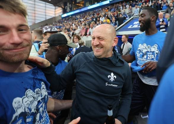 Darmstadt celebrates promotion, Torsten Lieberknecht, SV Darmstadt 98 vs FC Magdeburg, 2 Football Bundesliga, Football, 33 Matchday, 19 5 2023, DFL REGULATES PROHIBIT ANY USE OF PHOTOGRAPHS AS IMAGE SEQUENCES AND OR QUASI hVIDEO, SV Darmstadt 98 vs FC Magdeburg, 2 Football Bundesliga, Football, 33 Matchday, 19 5 2023 Darmstadt Copyright: xEibner-Pressefoto JoergxNiebergax EP_EER