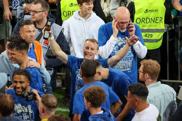 Darmstadt, 19 May 2024 Football 2 Bundesliga SV Darmstadt 98 1 FC Magdeburg v l , Fabian Holland SV Darmstadt 98 cheer cheers after end of match DFL DFB REGULATES PROHIBIT ANY USE OF PHOTOGRAPHS as IMAGE SEQUENCES and or QUASI VIDEO Copyright: JoaquimxFerreira