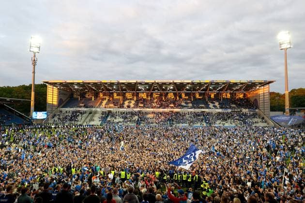 Darmstadt, 19 May 2024 Football 2 Bundesliga SV Darmstadt 98 1 FC Magdeburg v l , The fans storm the pitch, fans,mood, scarves, jerseys, emotions DFL DFB REGULATES PROHIBIT ANY USE OF PHOTOGRAPHS as IMAGE SEQUENCES and or QUASI VIDEO Copyright: JoaquimxFerreira