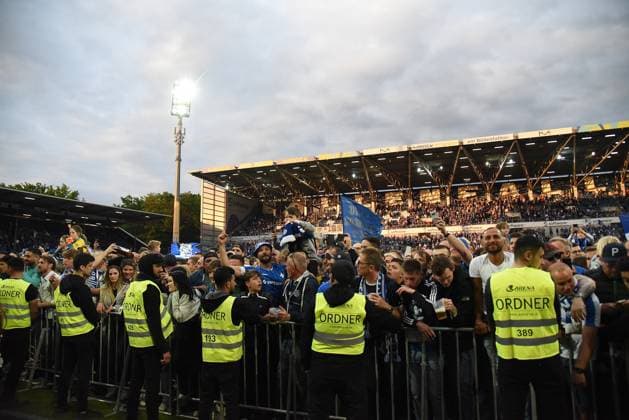 19 05 2023 Darmstadt, Merck Stadion am Böllenfalltor Saison 2022 2023, 2 Bundesliga SV Darmstadt 98 1 FC Magdeburg SV Darmstadt 98 celebrates promotion to the 1 Bundesliga The fans cheer and can hardly be contained emspor, DFL regulations prohibit any use of photographs as image sequences and or quasi video