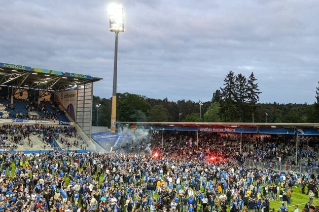 Darmstadt, 19 May 2024 Football 2 Bundesliga SV Darmstadt 98 1 FC Magdeburg v l , Fans storming the pitch, cheering jubilant after the end of the game, fans,mood, scarves, jerseys, emotions DFL DFB REGULATES PROHIBIT ANY USE OF PHOTOGRAPHS as IMAGE SEQUENCES and or QUASI VIDEO Copyright: JoaquimxFerreira