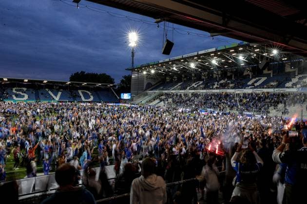 Darmstadt, 19 May 2024 Football 2 Bundesliga SV Darmstadt 98 1 FC Magdeburg v l , Fans storming the pitch, cheering jubilant after the end of the game, fans,mood, scarves, jerseys, emotions DFL DFB REGULATES PROHIBIT ANY USE OF PHOTOGRAPHS as IMAGE SEQUENCES and or QUASI VIDEO Copyright: JoaquimxFerreira