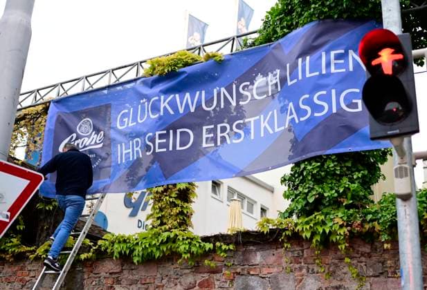 19 05 2023 football 2 Bundesliga 2022 2023 jubilation at SV Darmstadt 98 supporters to the promotion championship many fans now come from the stadium to the city center by car Corso Fahhrad streetcar foot to celebrate Darmstadt Hesse Germany