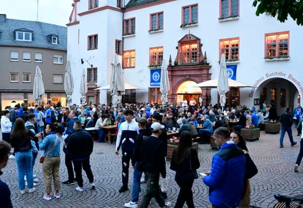 19 05 2023 football 2 Bundesliga 2022 2023 jubilation at SV Darmstadt 98 supporters to promotion championship many fans now come from the stadium to the city center by car Corso Fahhrad streetcar foot to celebrate Darmstädter RatskellerHausbrauerei Darmstadt Hesse Germany