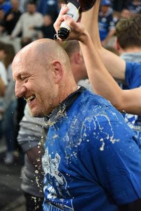 19 05 2023 Darmstadt, Merck Stadion am Böllenfalltor Saison 2022 2023, 2 Bundesliga SV Darmstadt 98 1 FC Magdeburg SV Darmstadt 98 celebrates promotion to the 1 Bundesliga A beer shower for promotion coach Torsten Lieberknecht SV Darmstadt 98 must be emspor, DFL regulations prohibit any use of photographs as image sequences and or quasi video