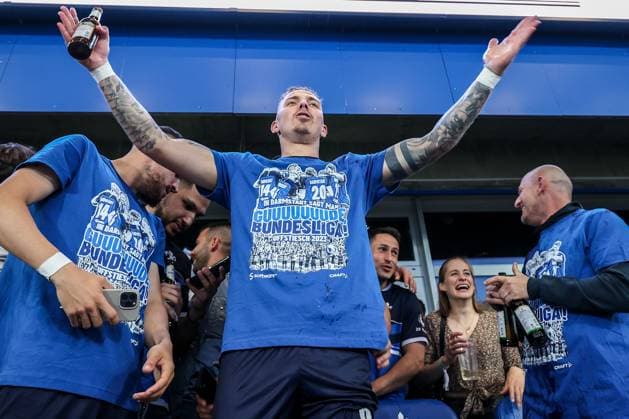 Darmstadt, 19 May 2024 Football 2 Bundesliga SV Darmstadt 98 1 FC Magdeburg v l , Phillip Tietz SV Darmstadt 98 cheer cheers after end of match DFL DFB REGULATES PROHIBIT ANY USE OF PHOTOGRAPHS as IMAGE SEQUENCES and or QUASI VIDEO Copyright: JoaquimxFerreira
