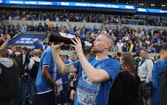 19 05 2023, xdcx, football 2 Bundesliga, SV Darmstadt 98 1 FC Magdeburg, emonline, emspor, despor, v l , Thomas Isherwood SV Darmstadt 98 celebrates promotion to Bundesliga DFL DFB REGULATES PROHIBIT ANY USE OF PHOTOGRAPHS AS IMAGE SEQUENCES AND OR QUASI VIDEO Copyright: HMBxMedia Claus
