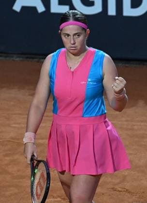 (230520) -- ROME, May 20, 2023 -- Jelena Ostapenko of Latvia reacts during a semifinal match between Elena Rybakina of Kazakhstan and Jelena Ostapenko of Latvia at the WTA, Tennis Damen Italian Open in Rome, Italy, May 19, 2023. (Photo by Xinhua) (SP)ITALY-ROME-TENNIS-WTA 1000-SEMIFINAL AlbertoxLingria 