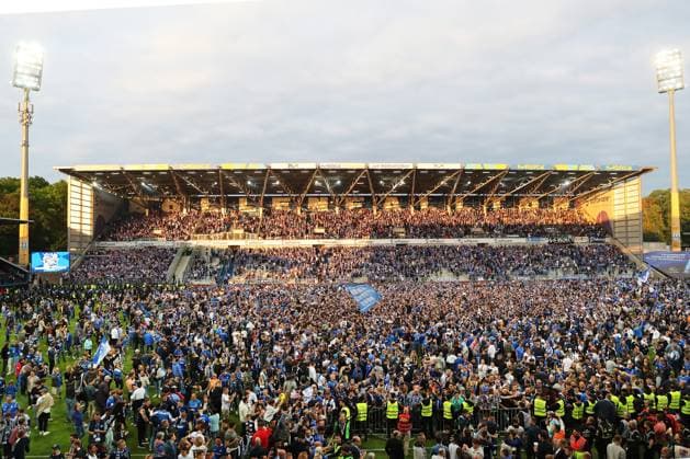 19 05 2023, xtvx, football 2 Bundesliga, SV Darmstadt 98 1 FC Magdeburg emspor, emonline, v l after the match, after the match Darmstaedter fans Darmstadt celebrates promotion DFL DFB REGULATIONS PROHIBIT ANY USE OF PHOTOGRAPHS as IMAGE SEQUENCES and or QUASI VIDEO Darmstadt