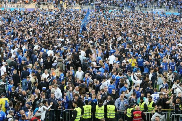 19 05 2023, xtvx, football 2 Bundesliga, SV Darmstadt 98 1 FC Magdeburg emspor, emonline, v l Darmstadt fans after the match, after the match DFL DFB REGULATES PROHIBIT ANY USE OF PHOTOGRAPHS as IMAGE SEQUENCES and or QUASI VIDEO Darmstadt