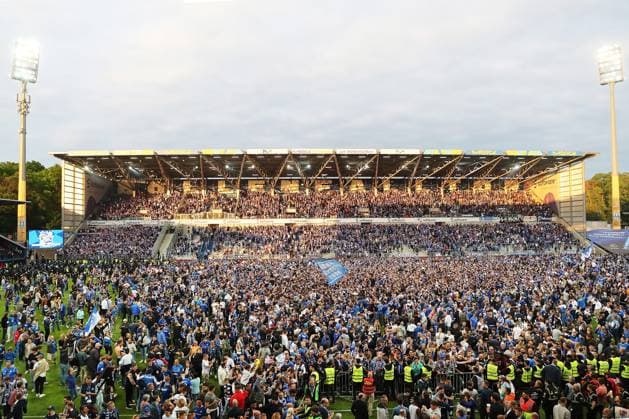 19 05 2023, xtvx, football 2 Bundesliga, SV Darmstadt 98 1 FC Magdeburg emspor, emonline, v l after the match, after the match Darmstaedter fans Darmstadt celebrates promotion DFL DFB REGULATIONS PROHIBIT ANY USE OF PHOTOGRAPHS as IMAGE SEQUENCES and or QUASI VIDEO Darmstadt