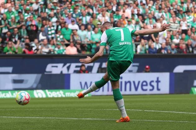 20 05 2023, xtgx, football 1 Bundesliga, SV Werder Bremen 1 FC Koeln emspor, Marvin Ducksch Bremen, 7 goal shot, shoots the ball on goal, shot DFL DFB REGULATES PROHIBIT ANY USE OF PHOTOGRAPHS as IMAGE SEQUENCES and or QUASI VIDEO Bremen