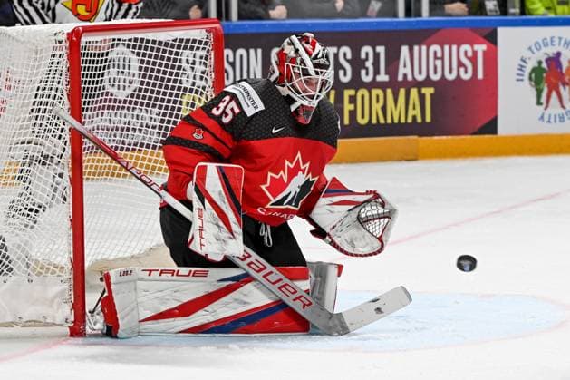 RIGA, LATVIA MAY 20 goalkeeper Samuel Montembeault of Canada makes a save during the 2023 IIHF Ice Hockey World Championship Finland Latvia game between Canada Switzerland at Arena Riga on May 20, 2023 in Riga, Latvia Riga Arena Riga Latvia  Copyright: xJustPictures.ch AndreaxBrancax